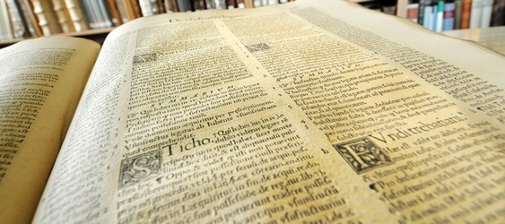 altes Buch aufgeschlagen banner