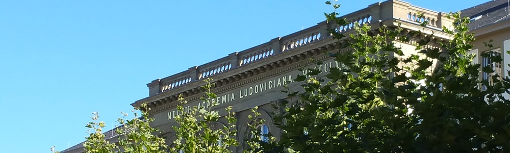 Slider: Schriftzug Hauptgebäude