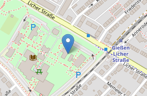 Bild das Weg zum Campus Licher Straße und Haus 76 zeigt