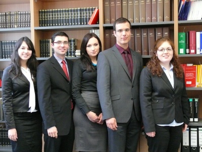 Gruppenfoto im Büro