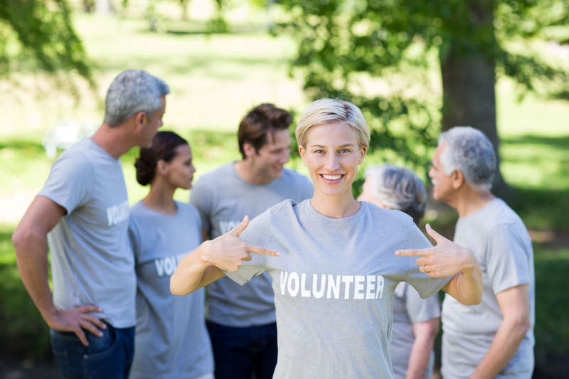 happy-volunteer-blonde-smiling-camera_klein.jpg