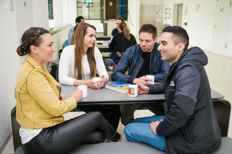 Studierende in Diskussion (Foto: JLU / Katrina Friese)