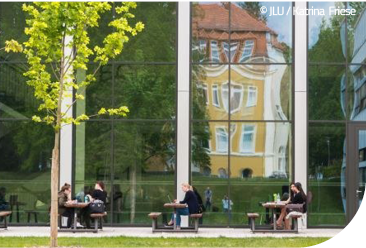 Startseite-News-3c: Jobs für Studierende - Vorplatz Cafete, Foto: Katrina Friese