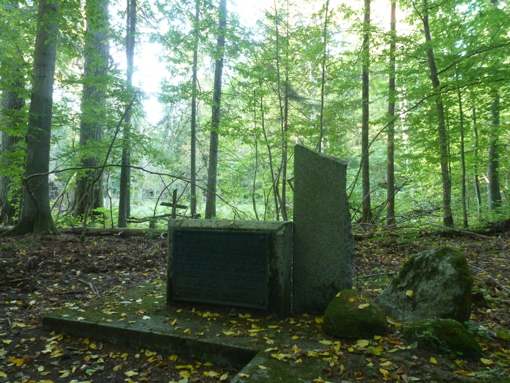 Partisanengräber im Białowieża-Nationalpark