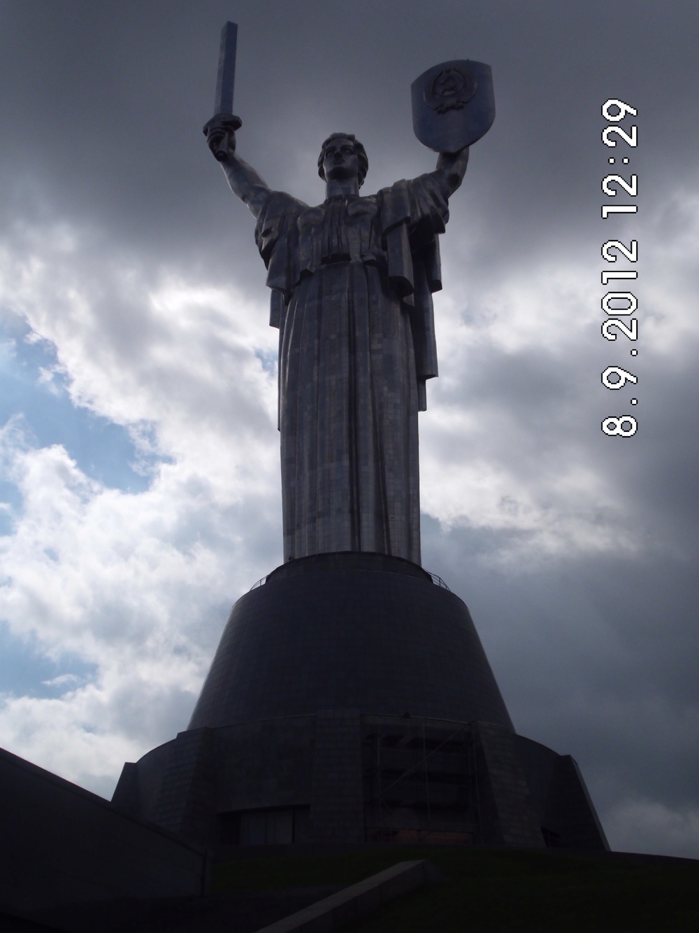 Mutter-Heimat-Statue