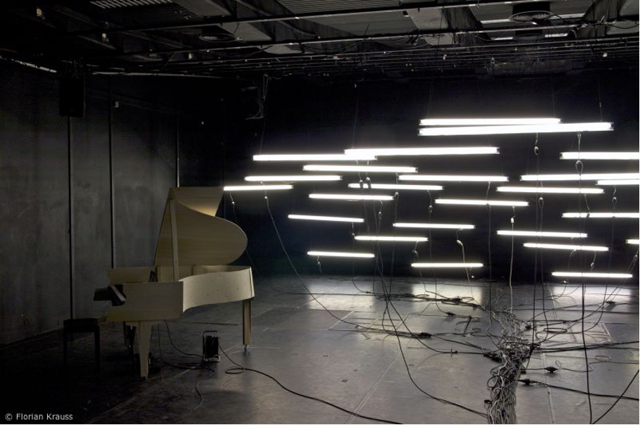 Neurosen des White Cubes. Teil Eins: Neonregister