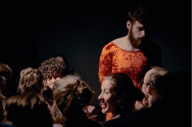 ES GIBT KEIN RICHTIGES (theater) IM FALSCHEN
