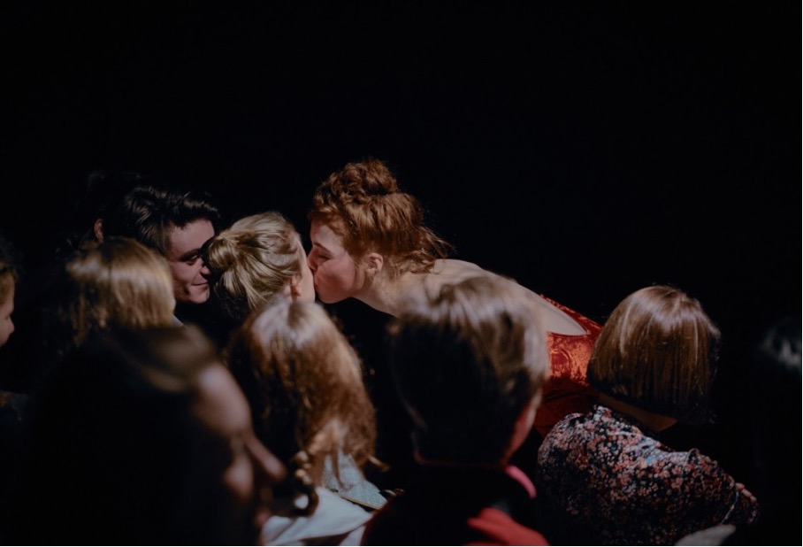 ES GIBT KEIN RICHTIGES (theater) IM FALSCHEN