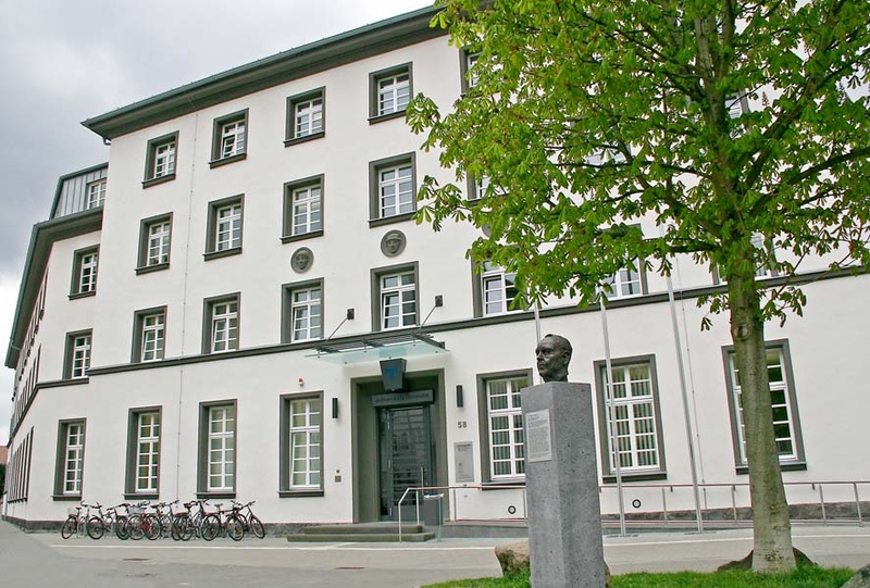 Erwin-Stein-Gebaeude_2010-04_1.jpg