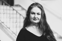 Schmuckgrafik: Porträt Katja Wenderoth