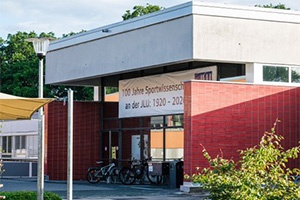 Institutsgebäude.jpg