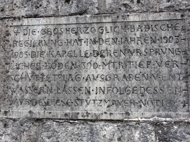 Stützmauer zwischen Achatius-Kapelle und Auenlehm