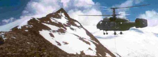 Hubschrauber im Gebirge