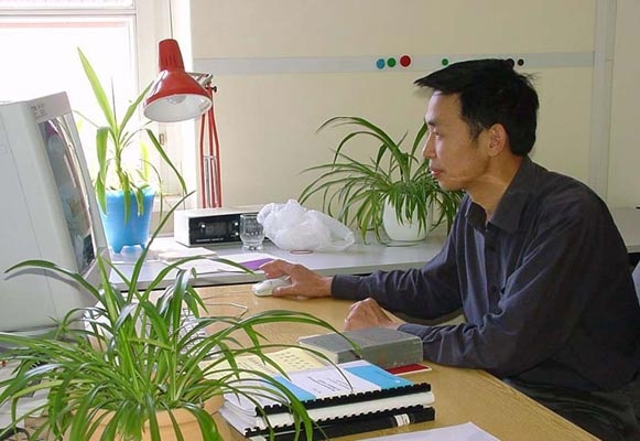 Zeng Gang Schreibtisch