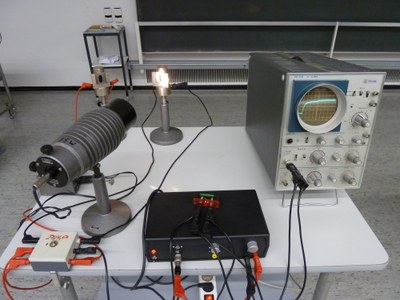 Kennlinien von Photozellen (Vakuum und Gasfüllung) 01