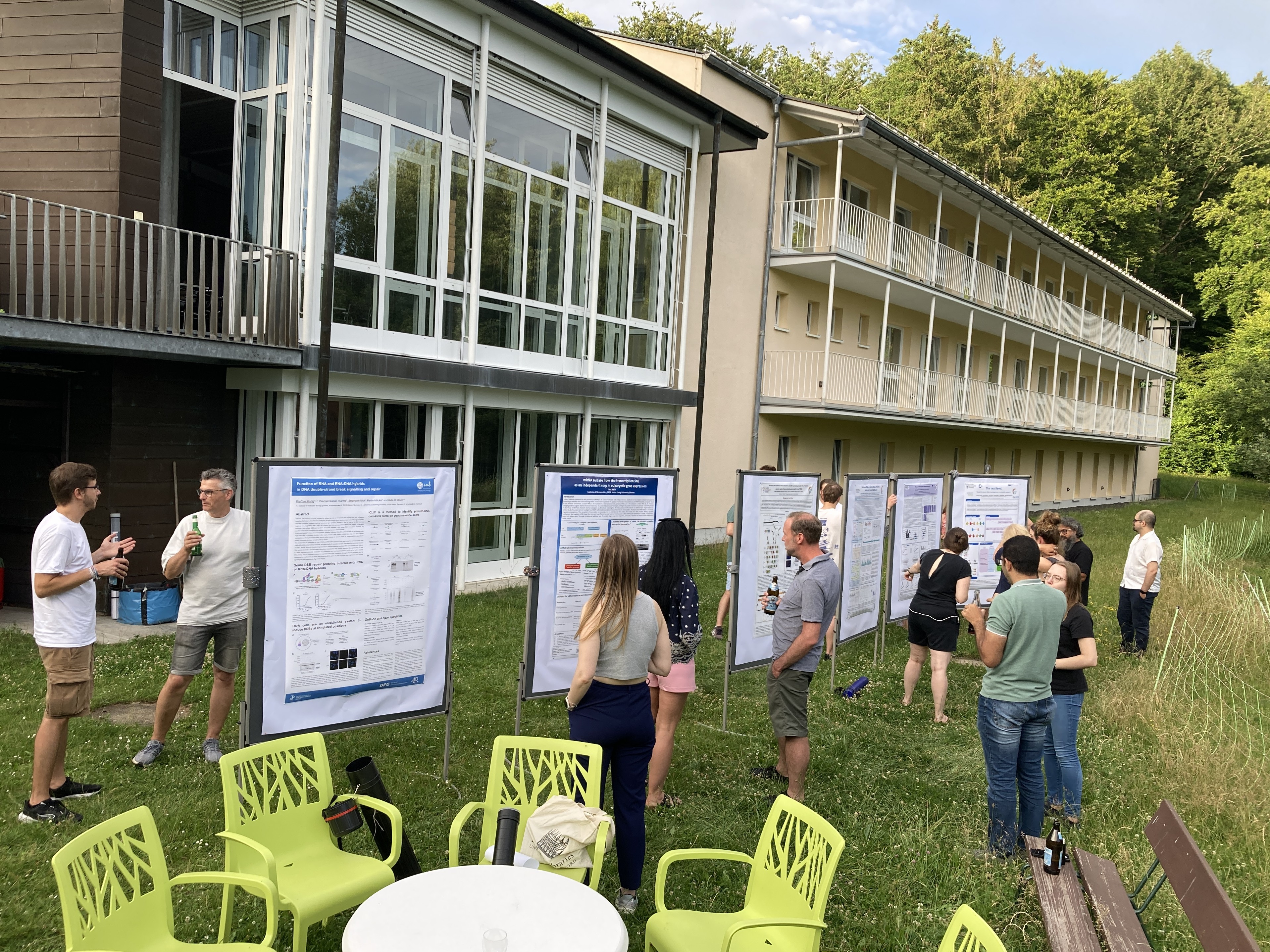Poster session2.JPG