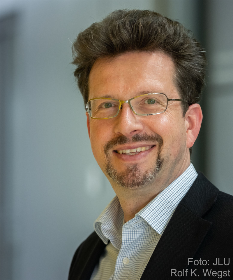 Klaus Müller-Buschbaum (für ZfM)