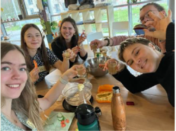 Gruppe2_Gruppenbild_Ernaehrungsbildung.png