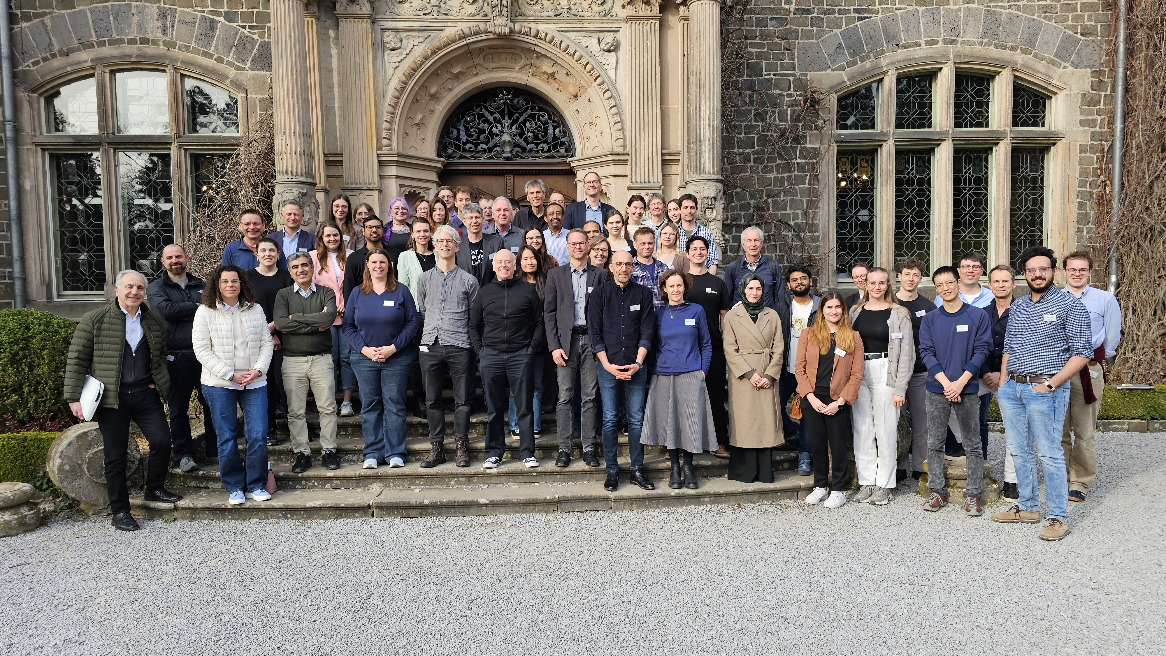Gruppenfoto_website_14tc26.jpg