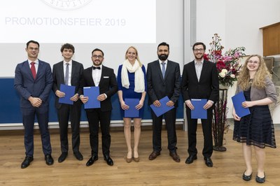 Überreichung der Promotionsurkunden