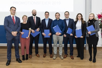 Überreichung der Promotionsurkunden