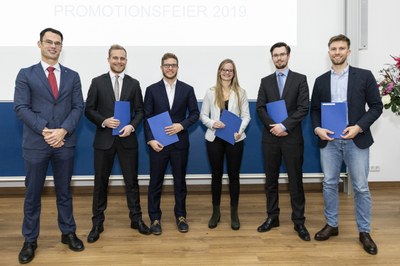 Überreichung der Promotionsurkunden