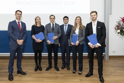 Überreichung der Promotionsurkunden