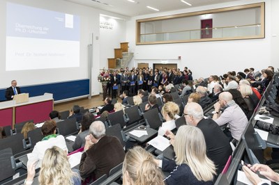 Überreichung der Ph.D.-Urkunden