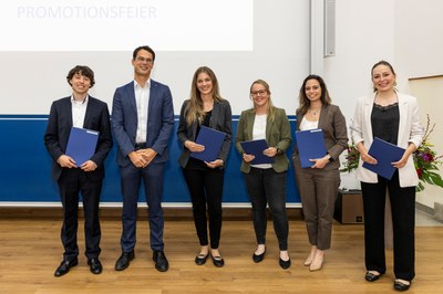 Überreichung der Promotionsurkunden