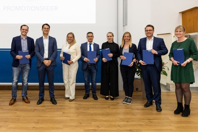 Überreichung der Promotionsurkunden