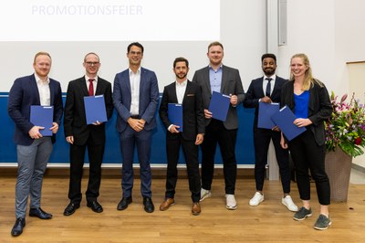 Überreichung der Promotionsurkunden