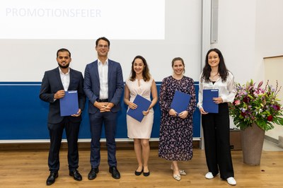 Überreichung der Promotionsurkunden