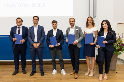 Überreichung der Promotionsurkunden