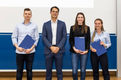 Überreichung der Promotionsurkunden