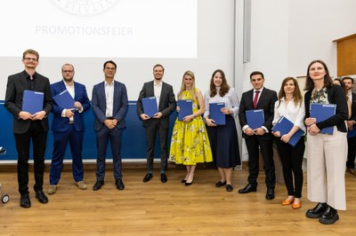 Überreichung der Promotionsurkunden