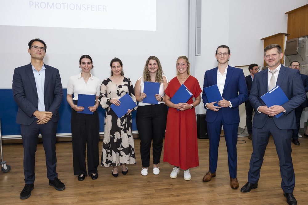 Überreichung der Promotionsurkunden
