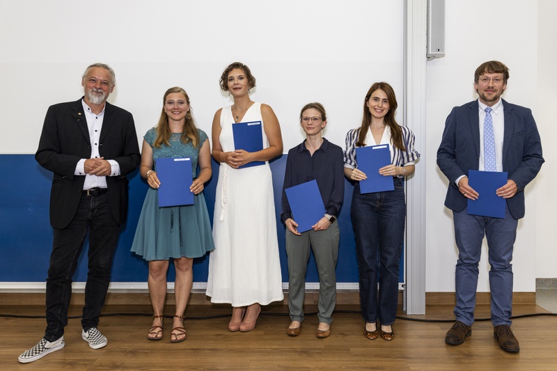 Überreichung der Promotionsurkunden