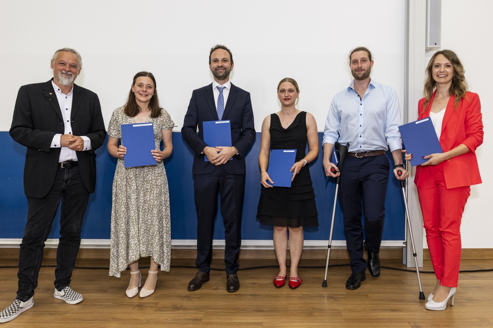 Überreichung der Promotionsurkunden