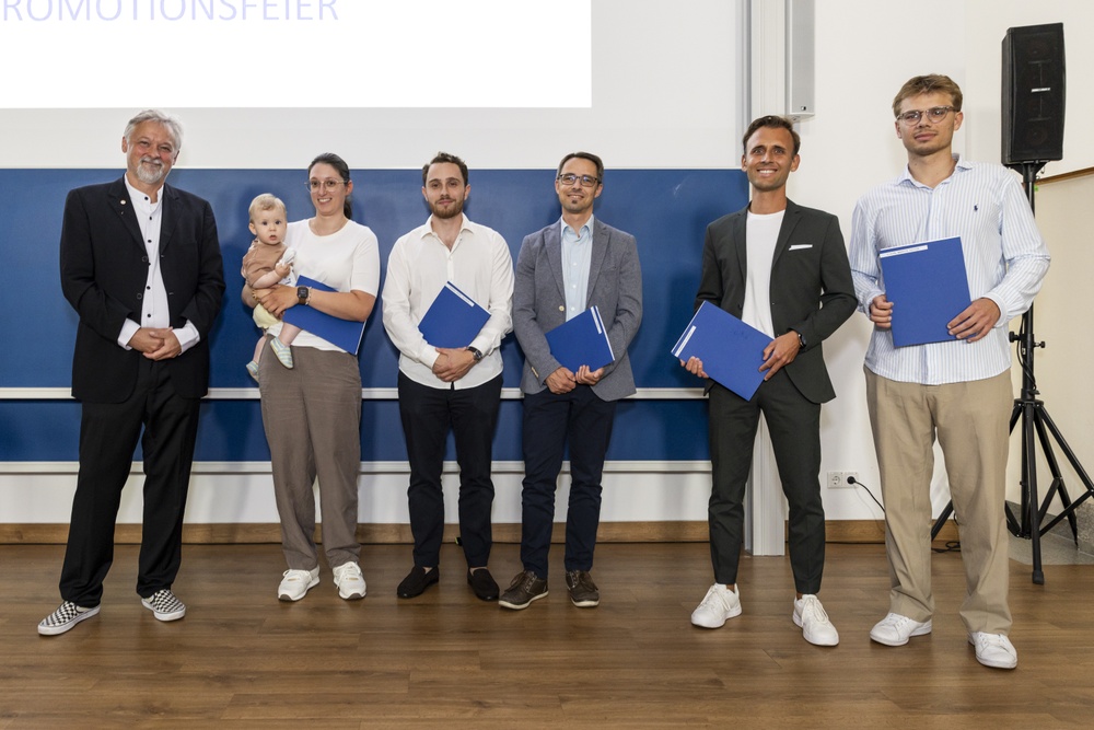 Überreichung der Promotionsurkunden