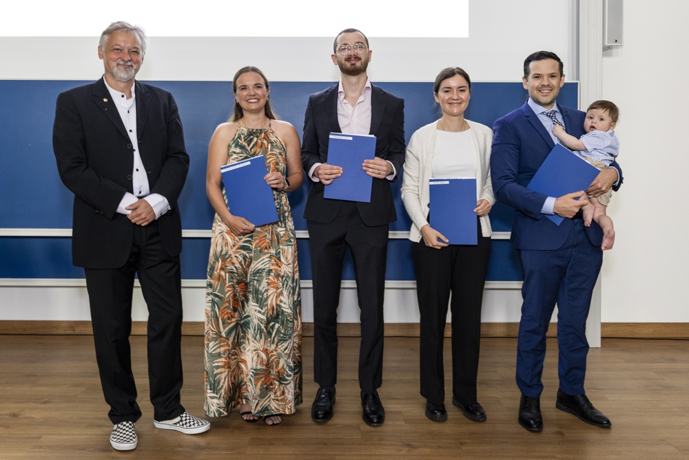 Überreichung der Promotionsurkunden