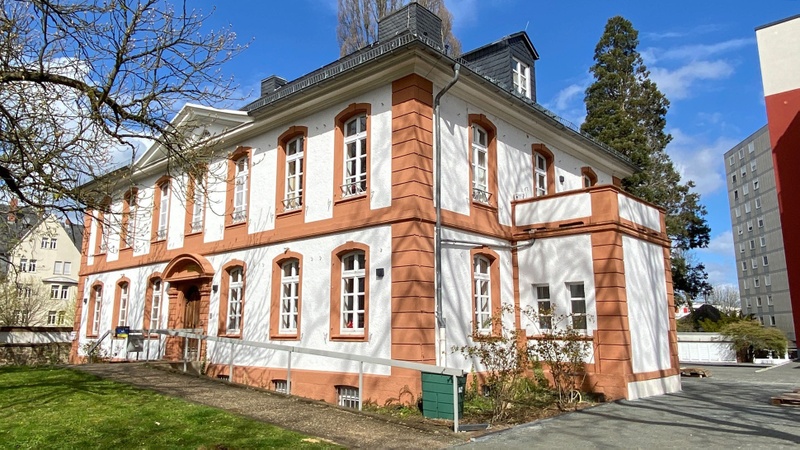 Institut-front.jpg