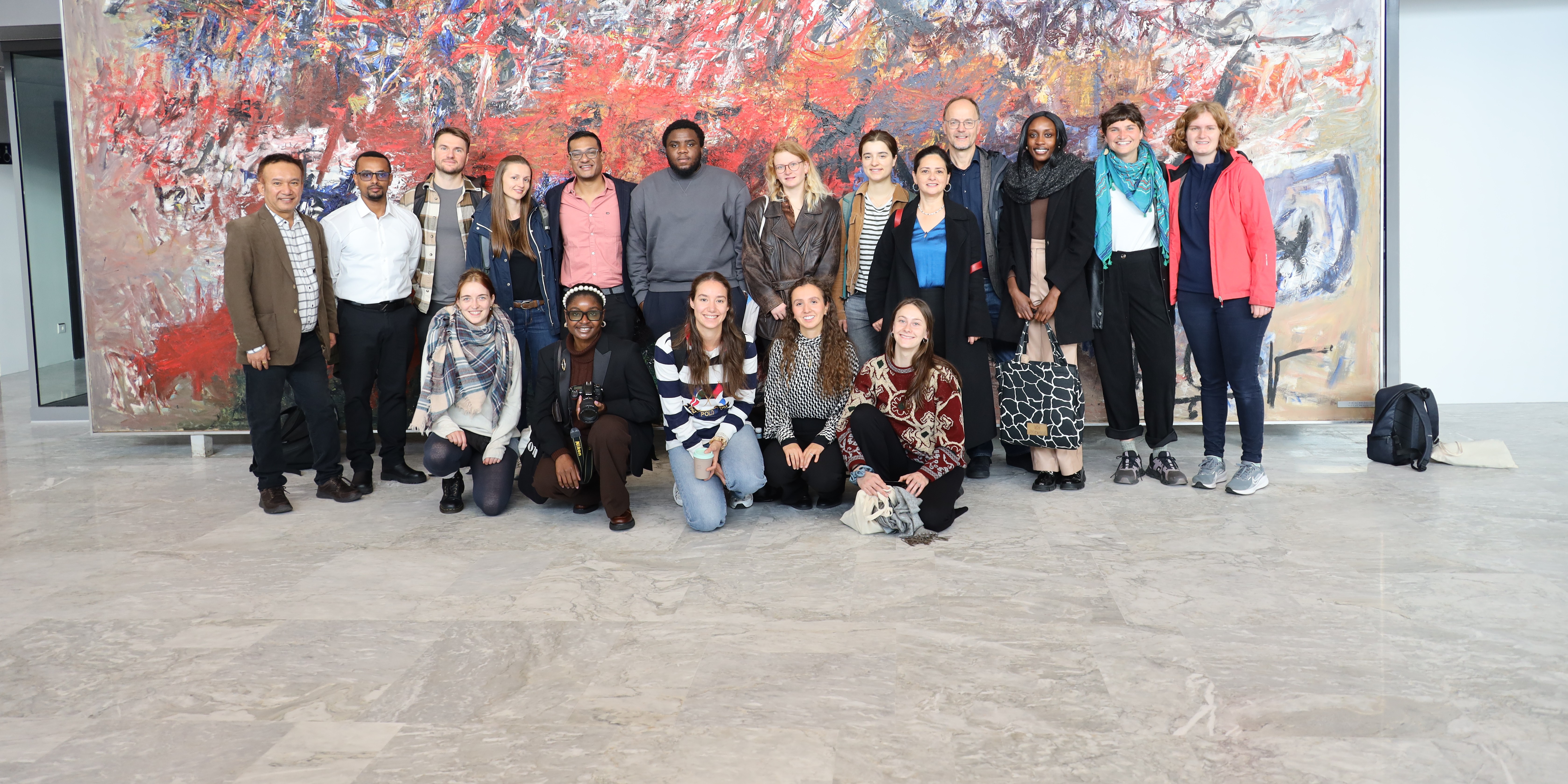 Exkursion Genf 2025 Gruppenfoto Sophia Remer banner.JPG