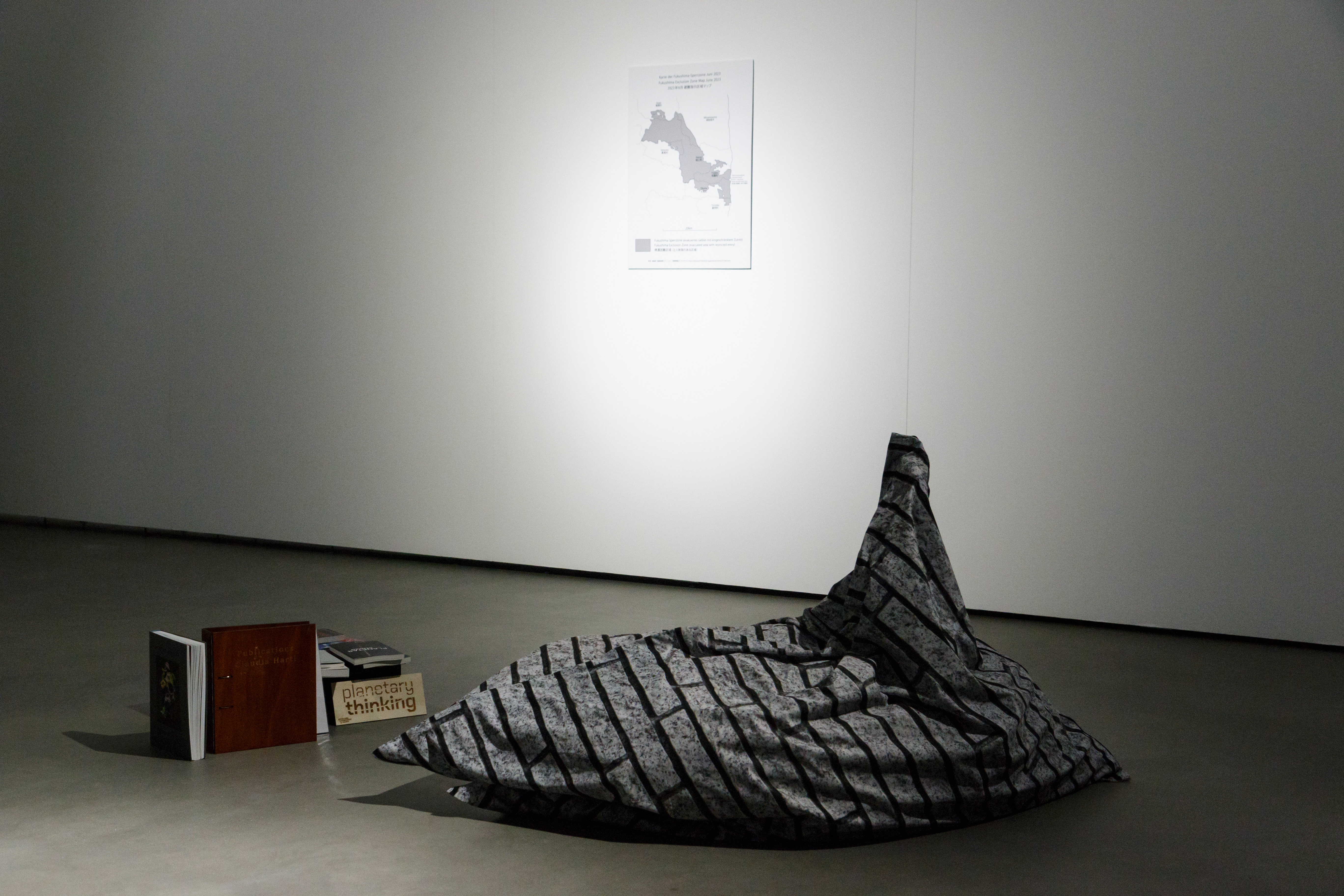 Leseecke in der Ausstellung © Aron Endres