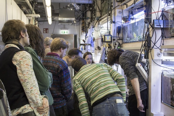 Dr. Schubert giving a guided tour of the aquarium Ocean2100 of Systematics & Biodiverstiy Lab at JLU © Wiegand.jpeg