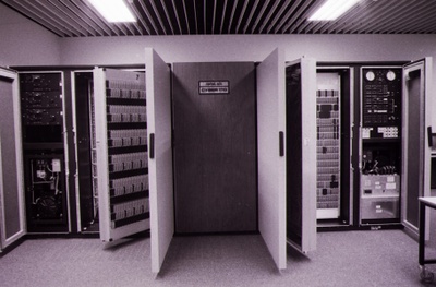 Neubau des HRZs von Innen; CPU Cyber 174