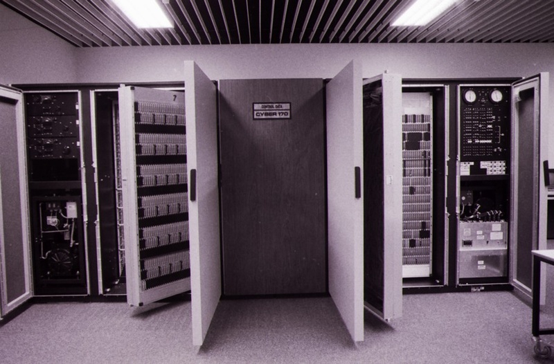 Neubau des HRZs von Innen; CPU Cyber 174