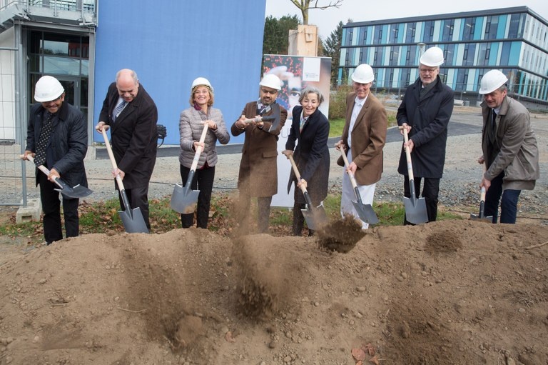 13.11.17SpatenstichLungenundInfektionsforschung.jpg