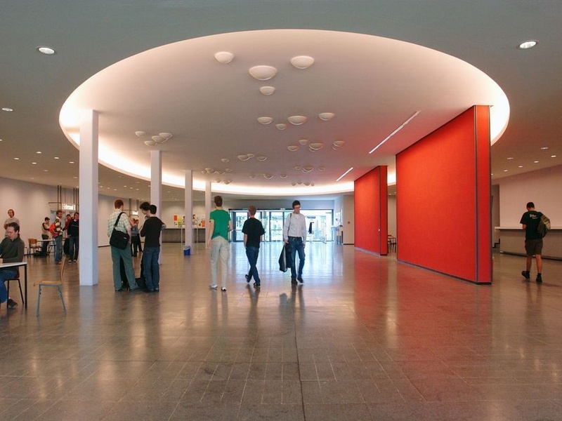 Foyer des Physikgebäudes