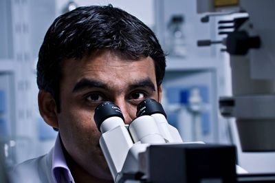 Student at the microscope