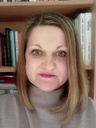 Portrait der Projektmitarbeitering. Zu Sehen ist Alina Timofte